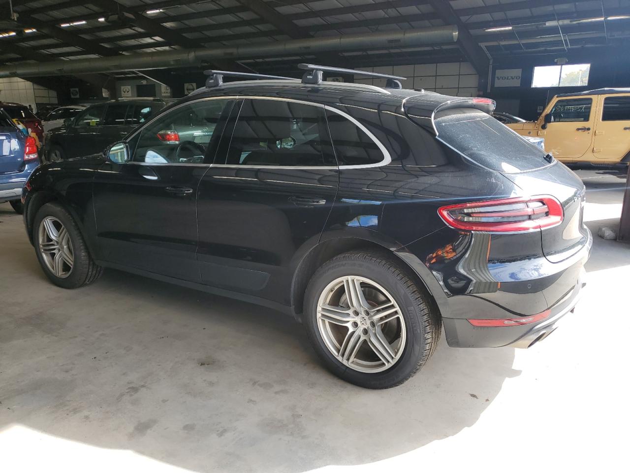 Porsche Macan S Image 11