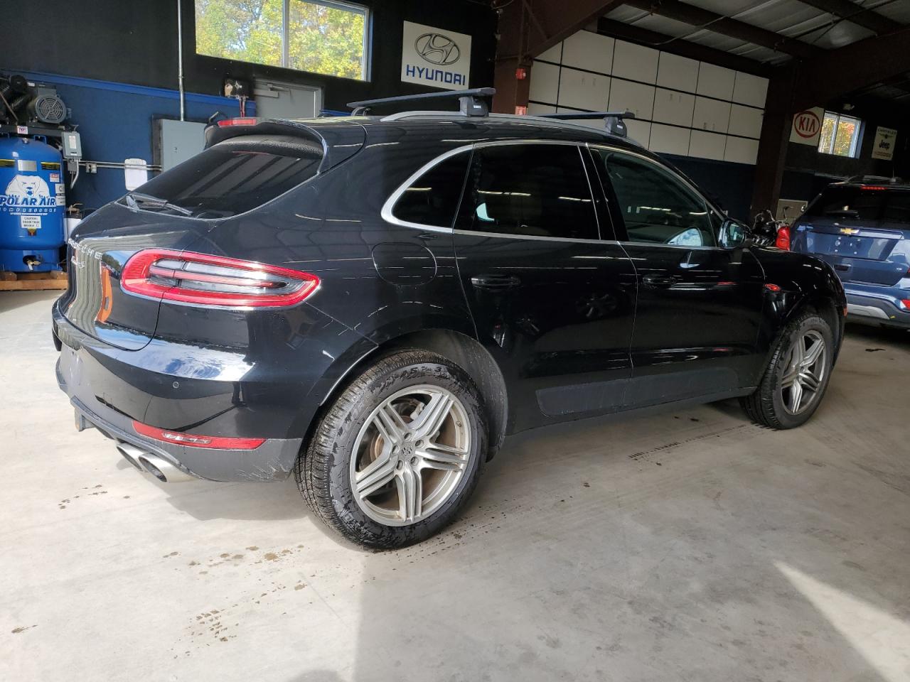 Porsche Macan S Image 6