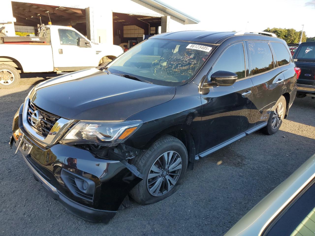 Nissan Pathfinder S Image 1