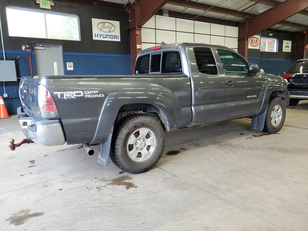 Toyota Tacoma Access Cab Image 3