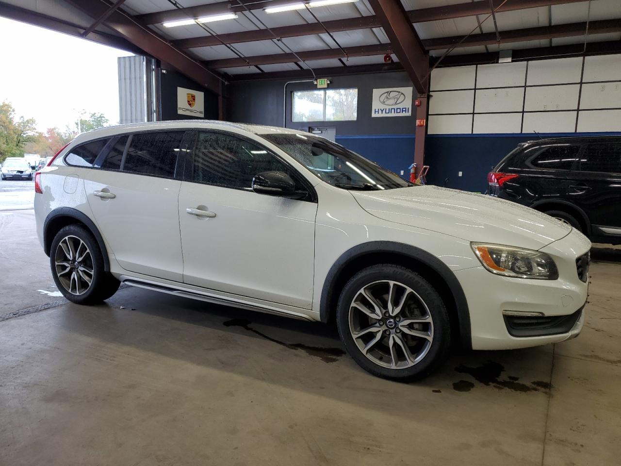 Volv V60 Premier Image 3