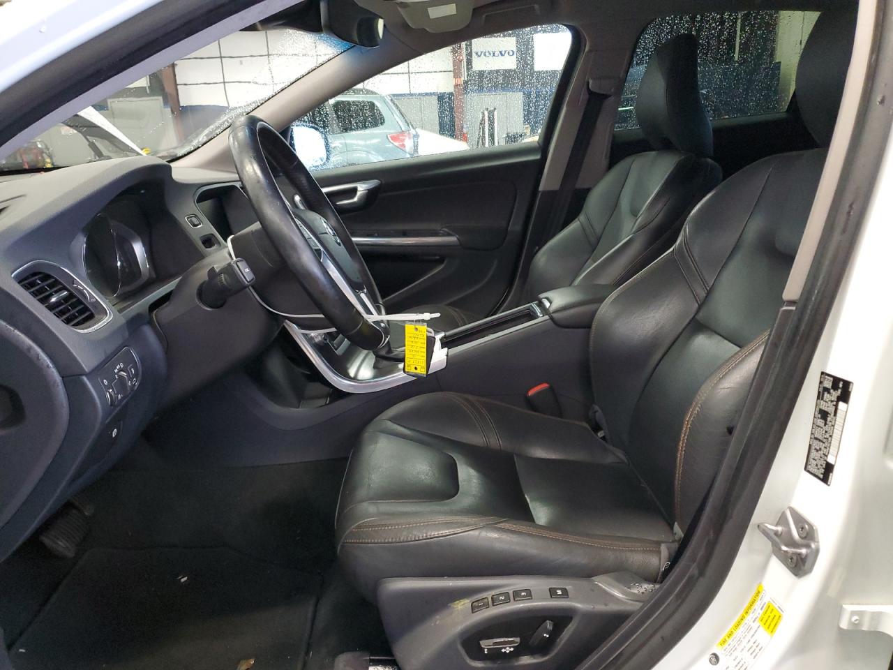 Volv V60 Premier Image 6