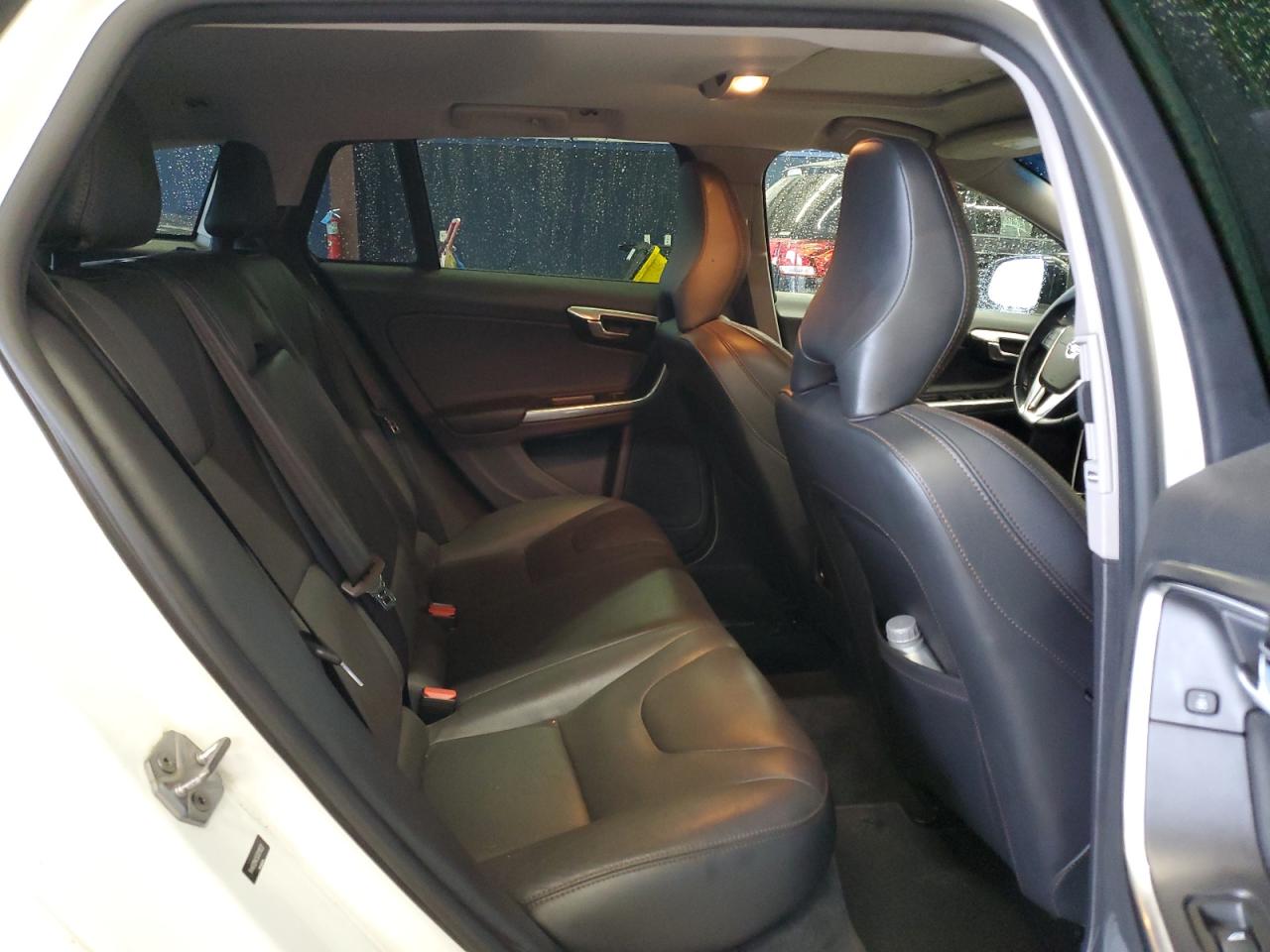 Volv V60 Premier Image 11