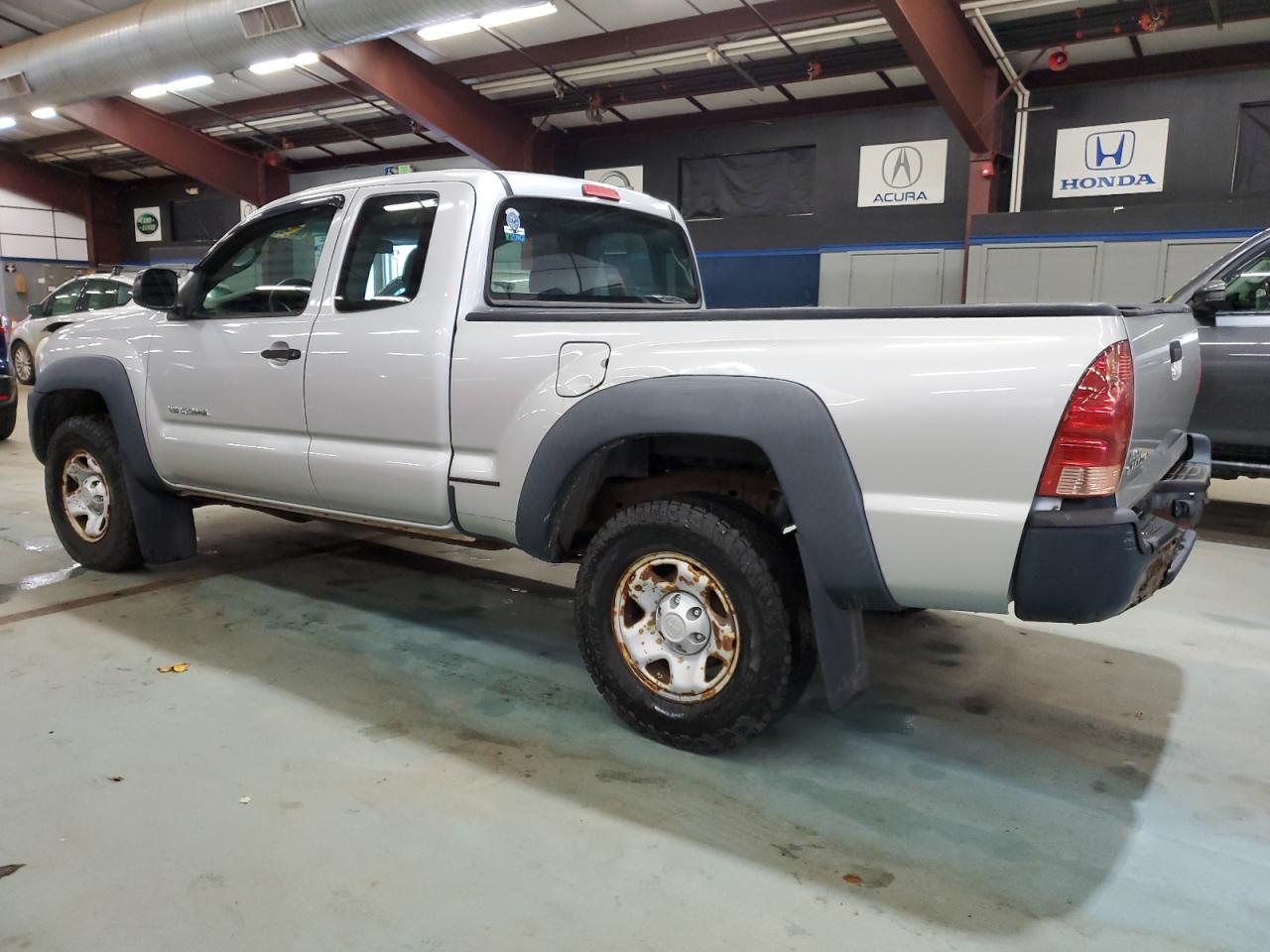 Toyota Tacoma Access Cab Image 9