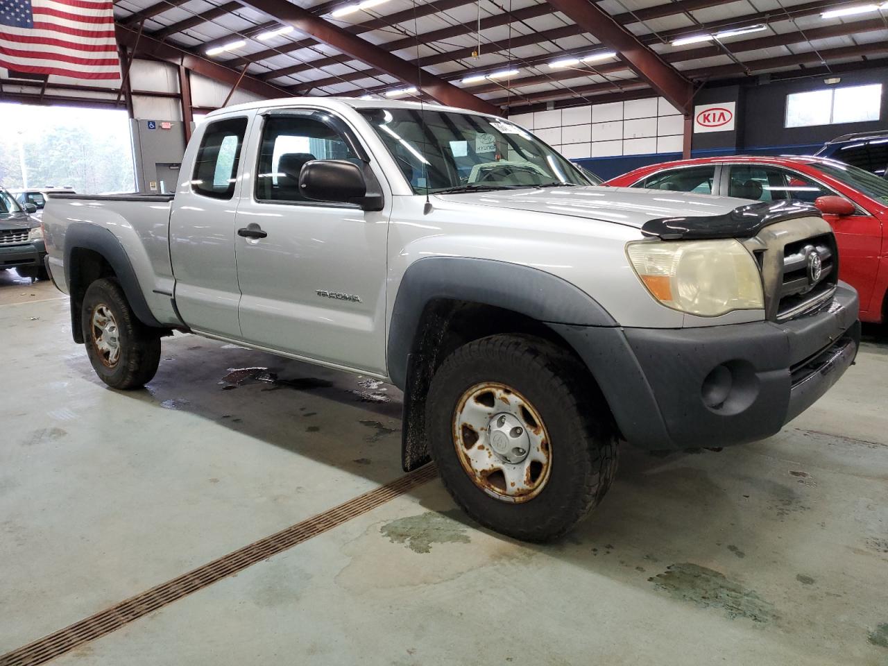 Toyota Tacoma Access Cab Image 2