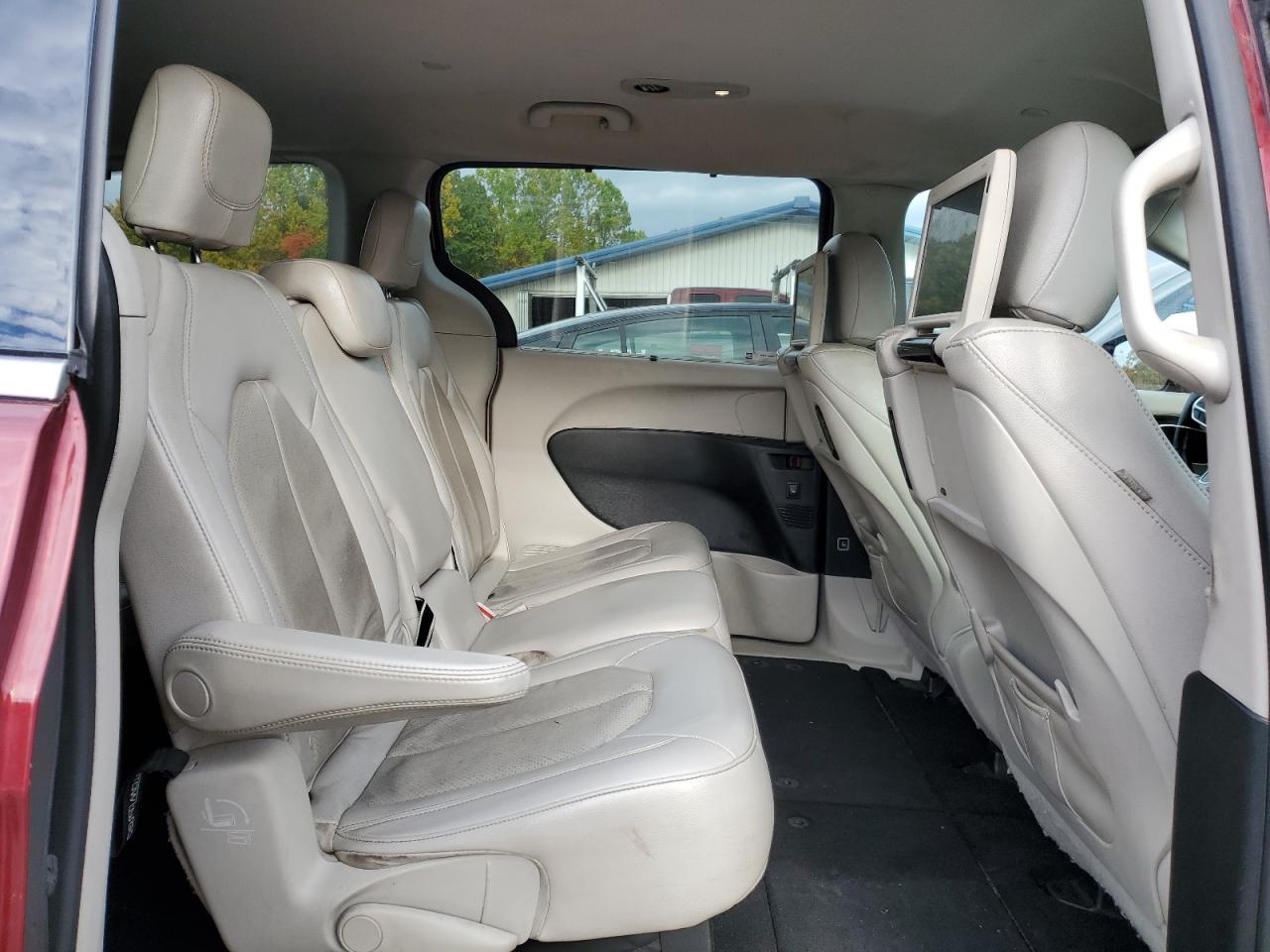 Chry Pacifica Touring L Plus Image 2