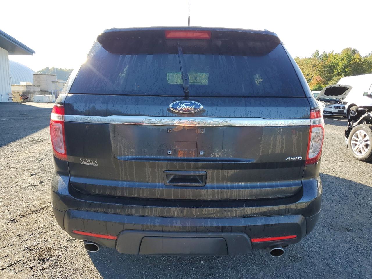 Ford Explorer Image 4
