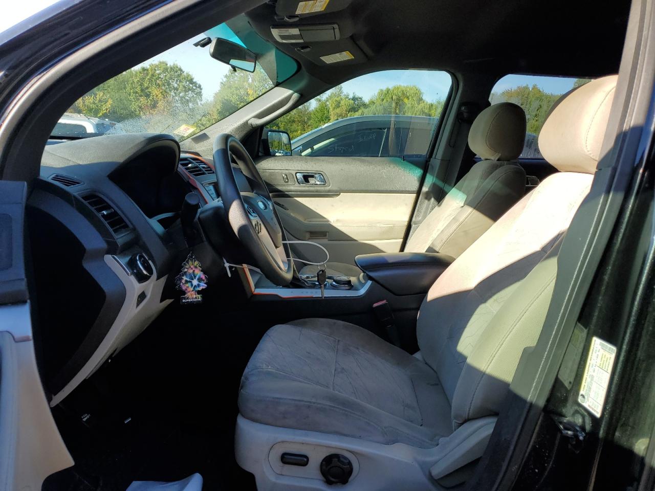 Ford Explorer Image 6