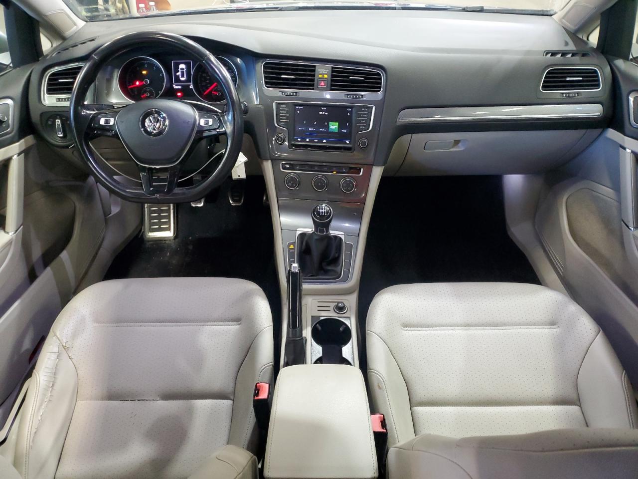 Volkswagen Golf S Image 10