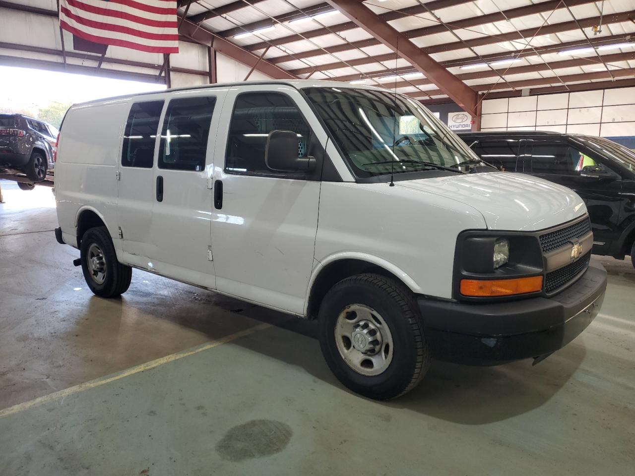 Chevrolet Express Image 6