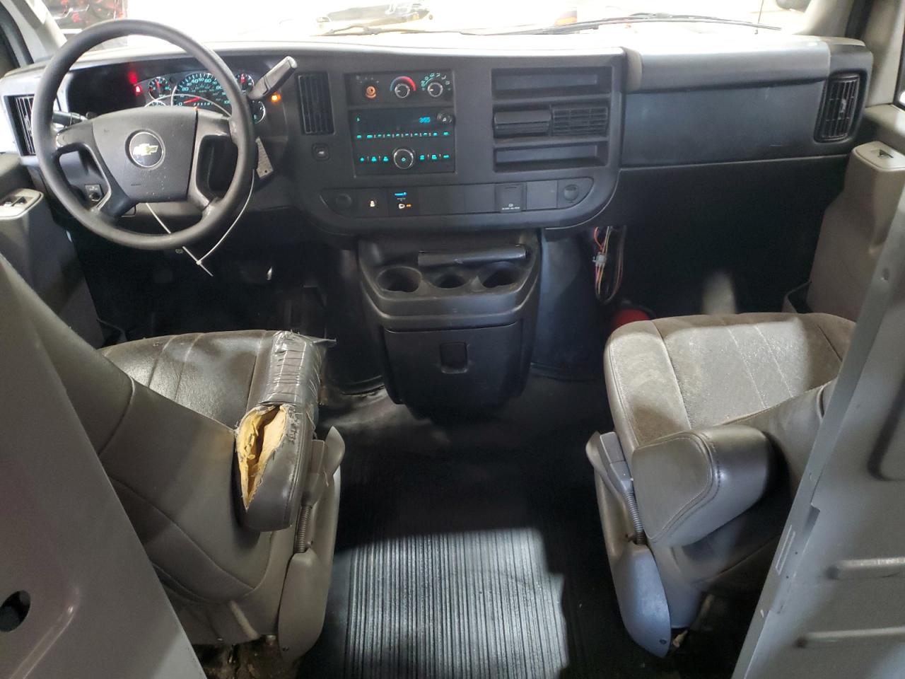 Chevrolet Express Image 7