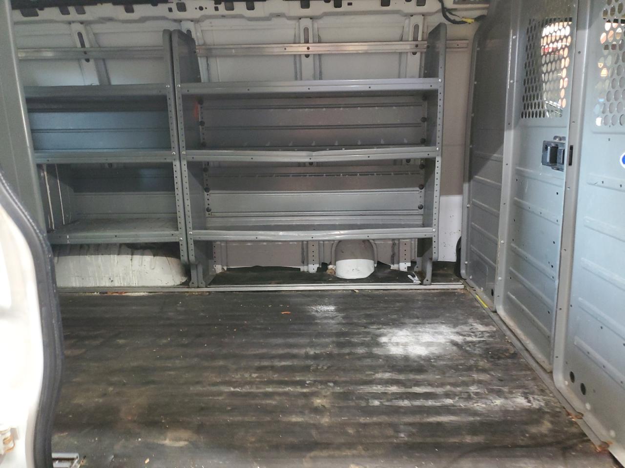 Chevrolet Express Image 5