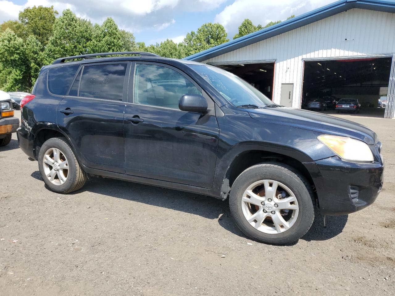 Toyota RAV4 Image 8