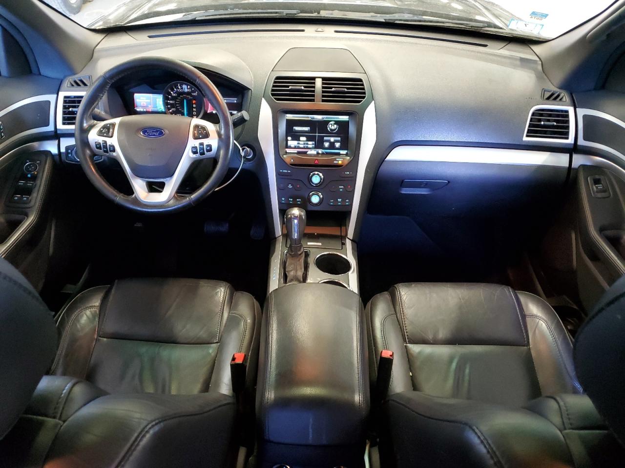 Ford Explorer Xlt Image 8