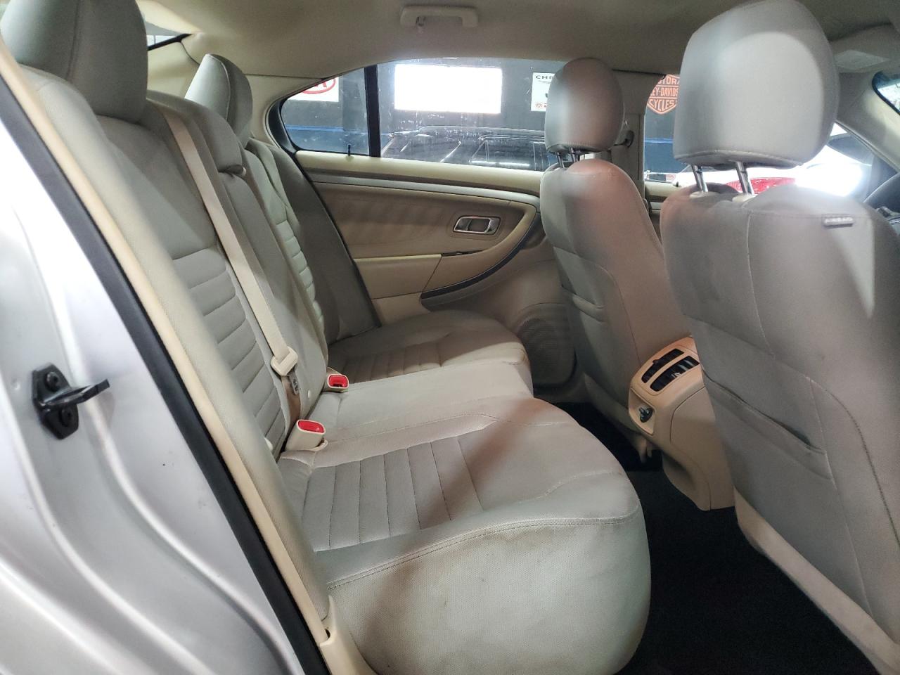 Ford Taurus Se Image 4