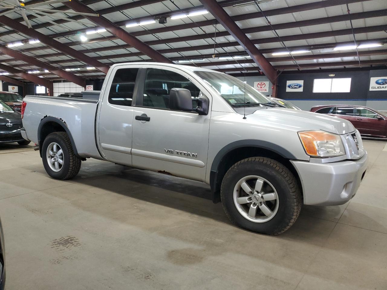 Nissan Titan Xe Image 2