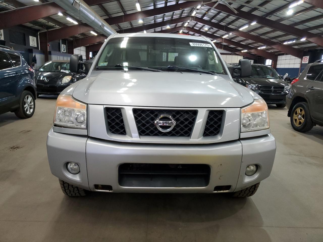 Nissan Titan Xe Image 3