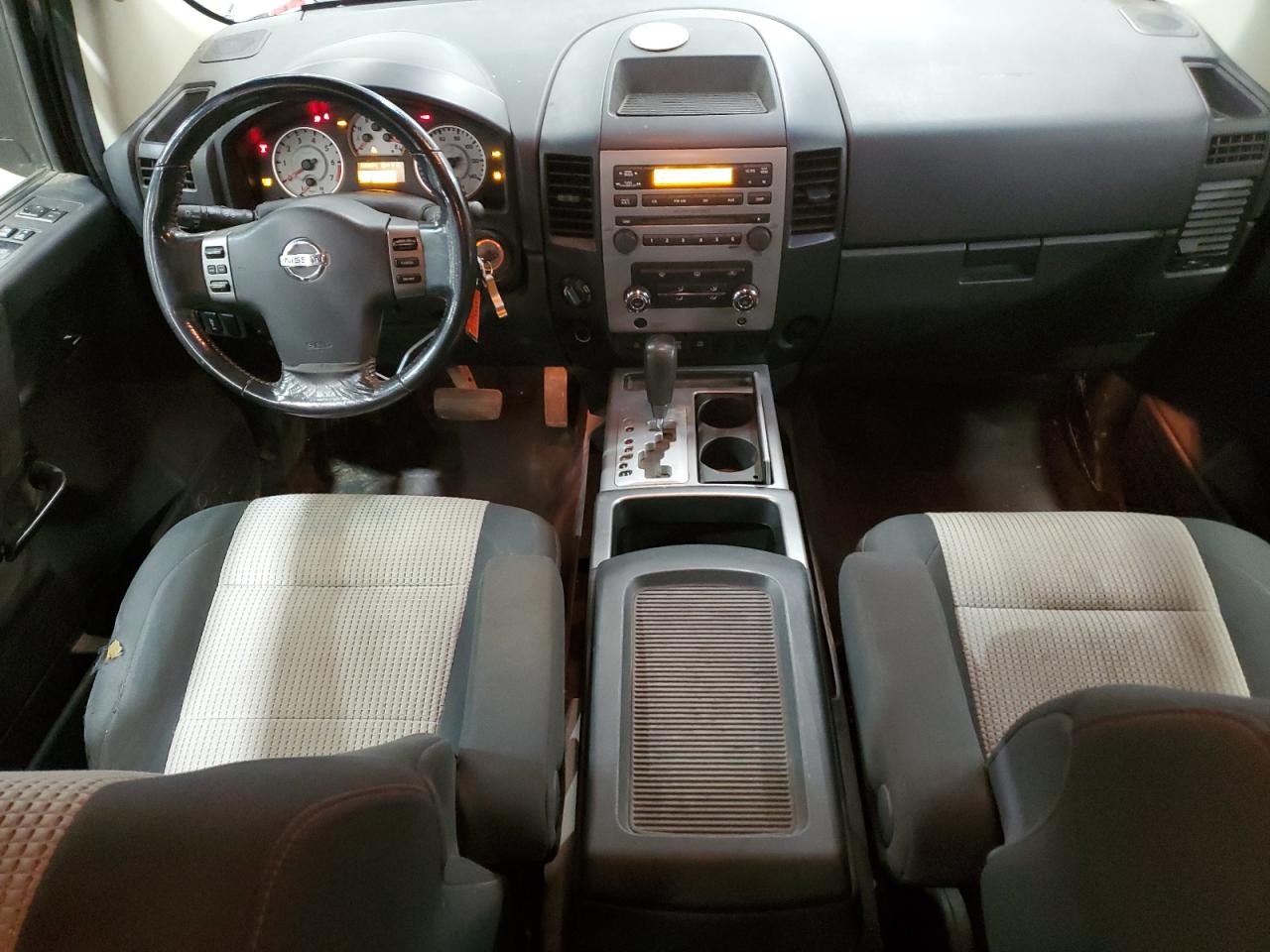 Nissan Titan Xe Image 10