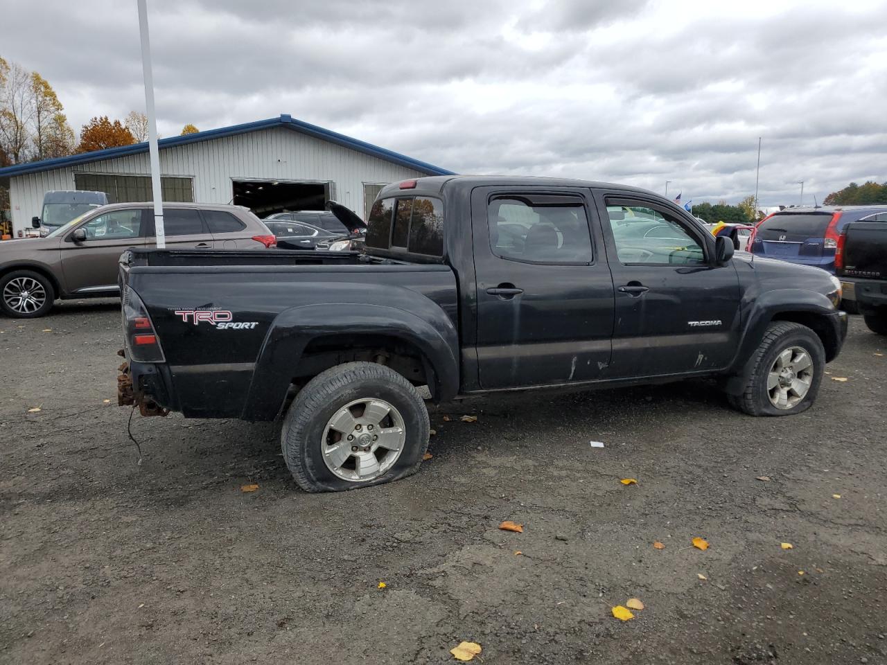 Toyota Tacoma Double Cab Image 3