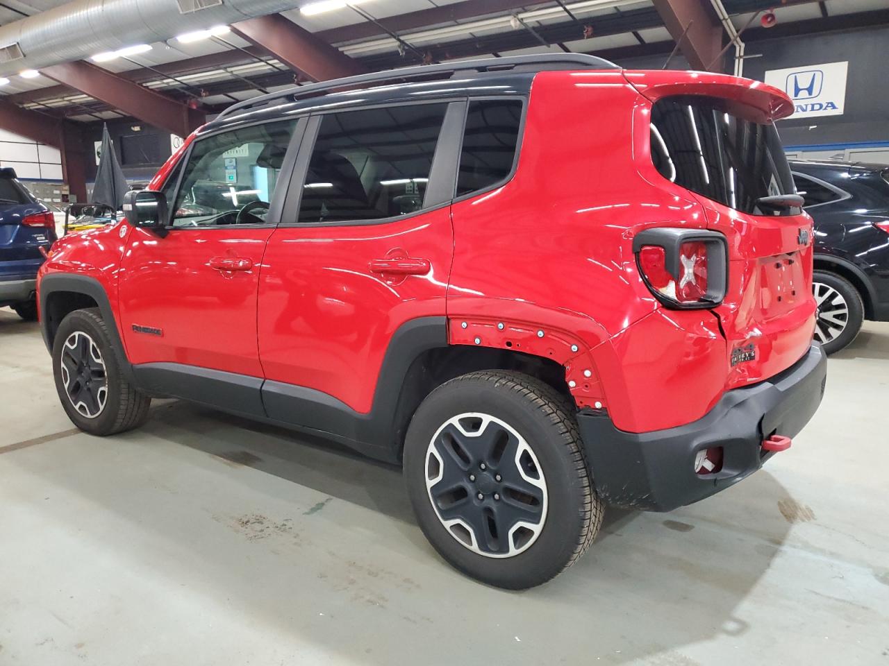 Jeep Renegade Trailhawk Image 3