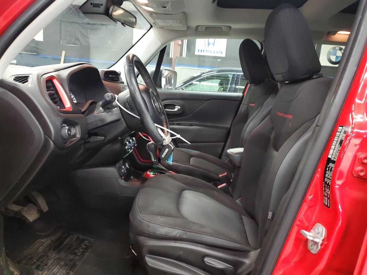 Jeep Renegade Trailhawk Image 11