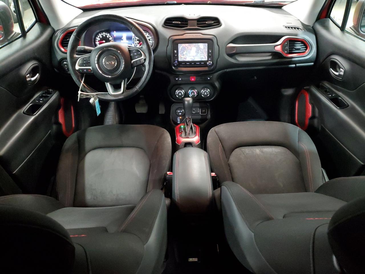 Jeep Renegade Trailhawk Image 12