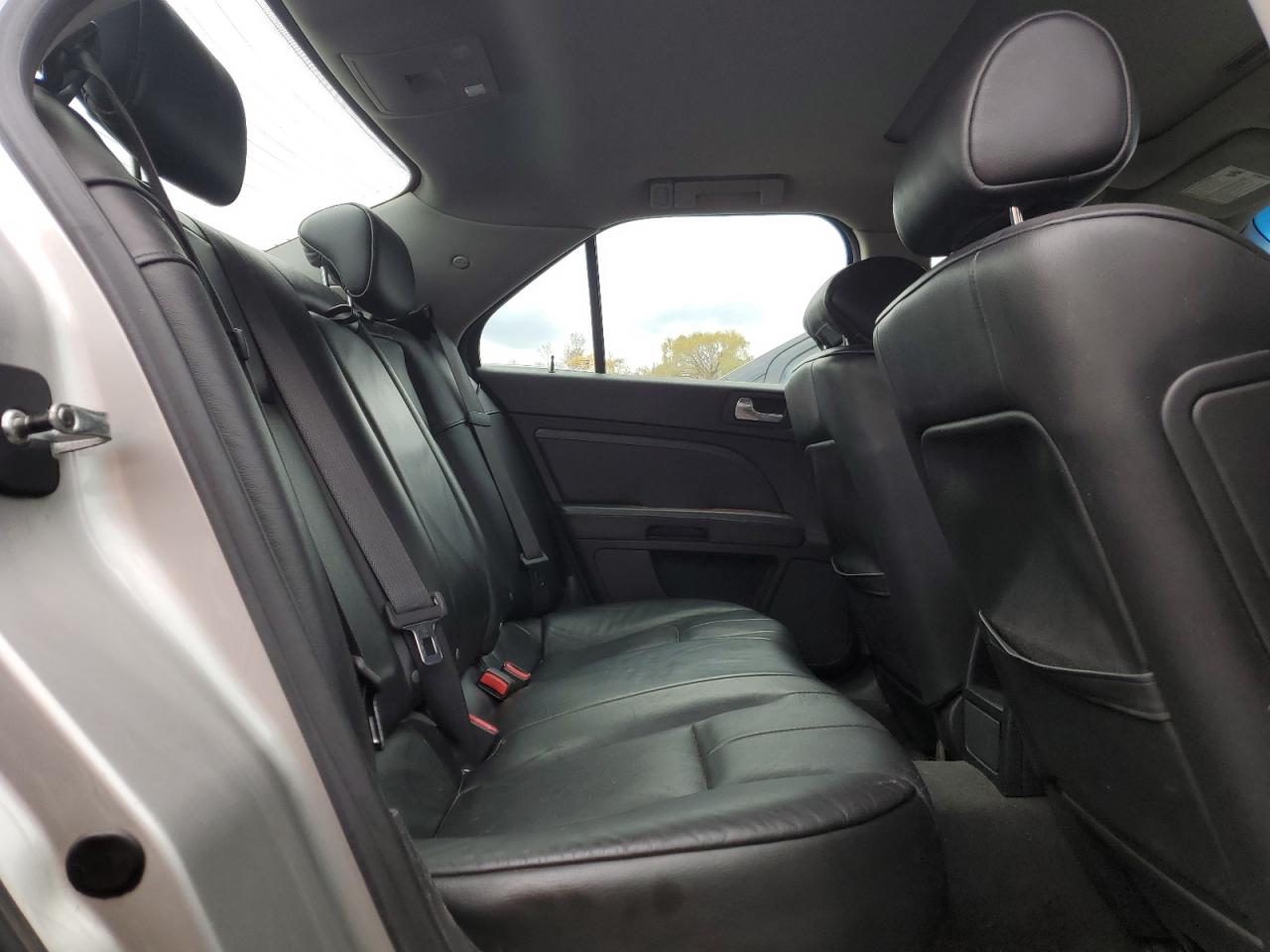 Cadillac STS Image 4