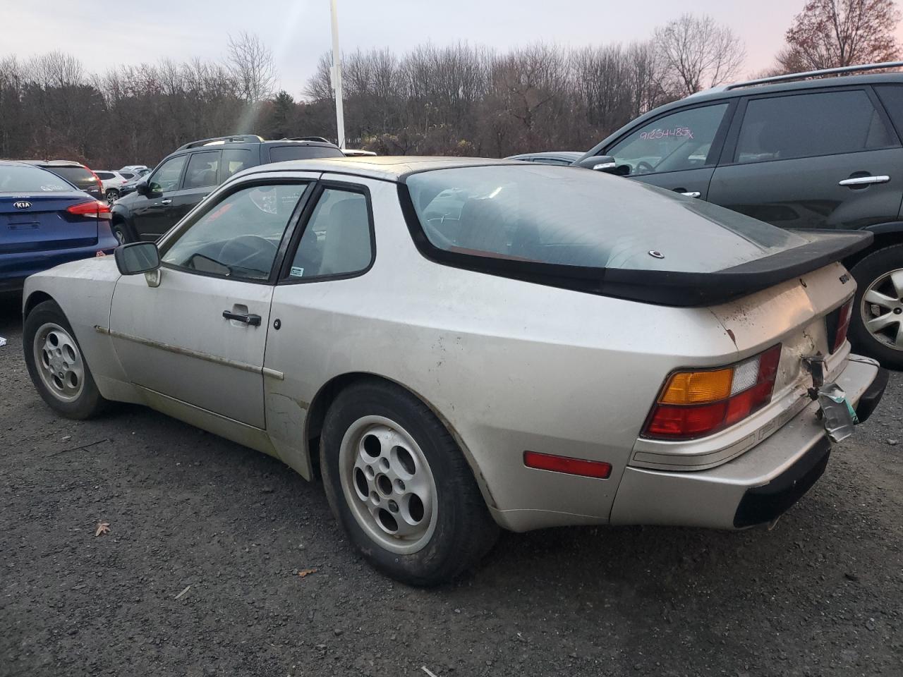 Porsche 944 Image 9