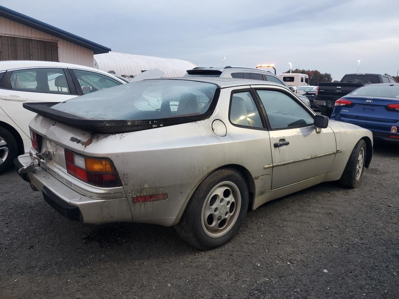 Porsche 944 Image 5