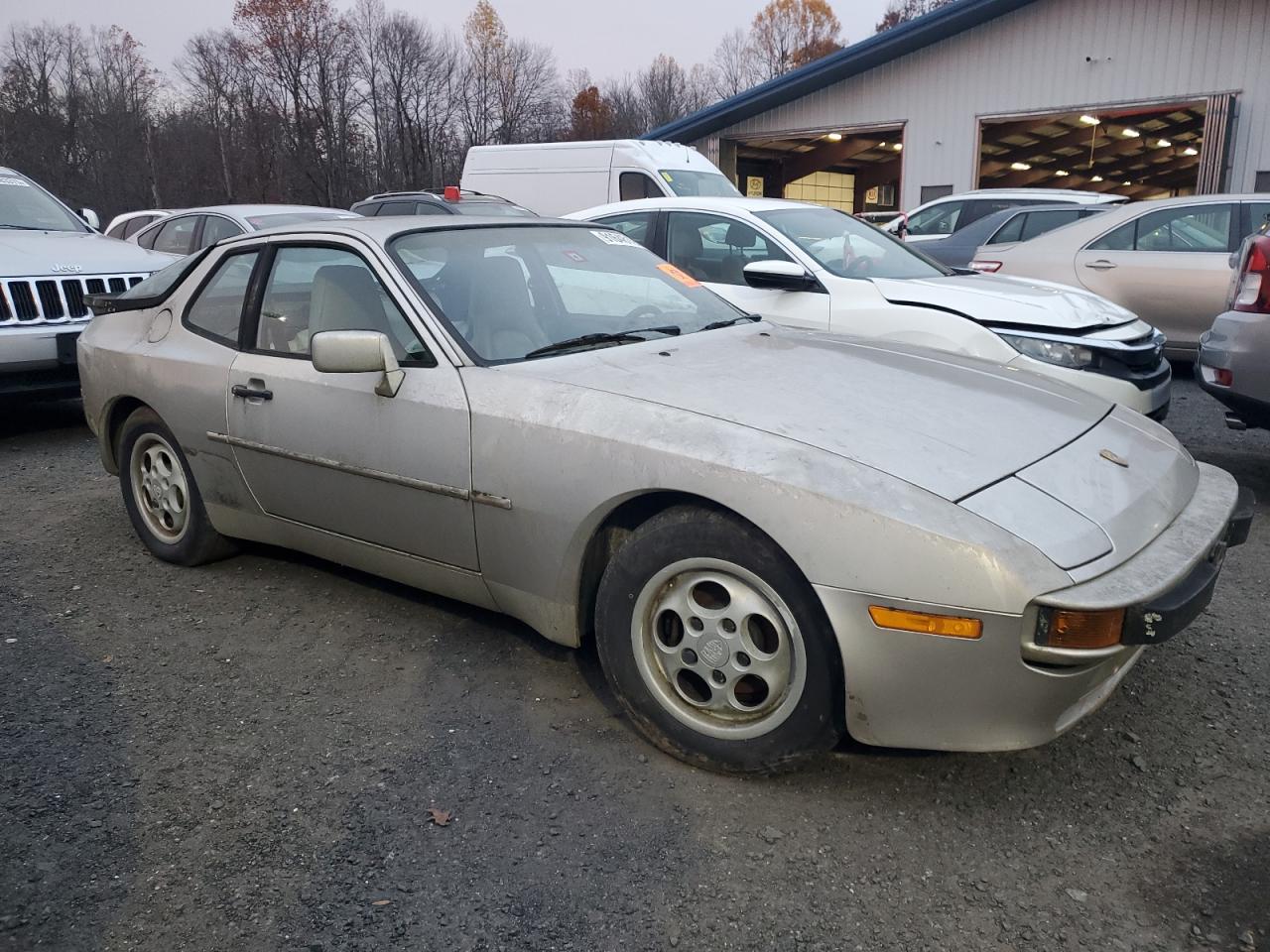 Porsche 944 Image 3