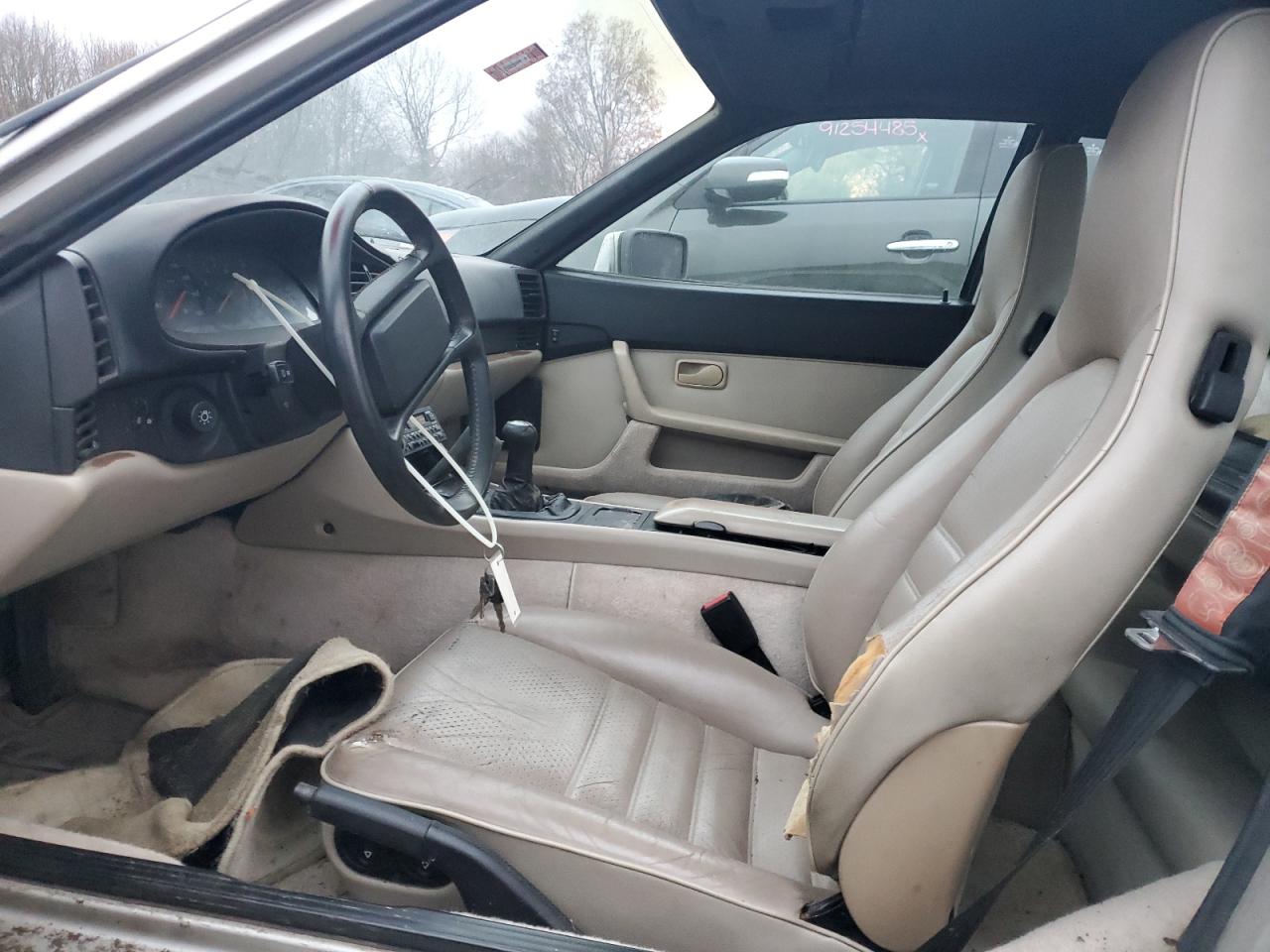 Porsche 944 Image 12