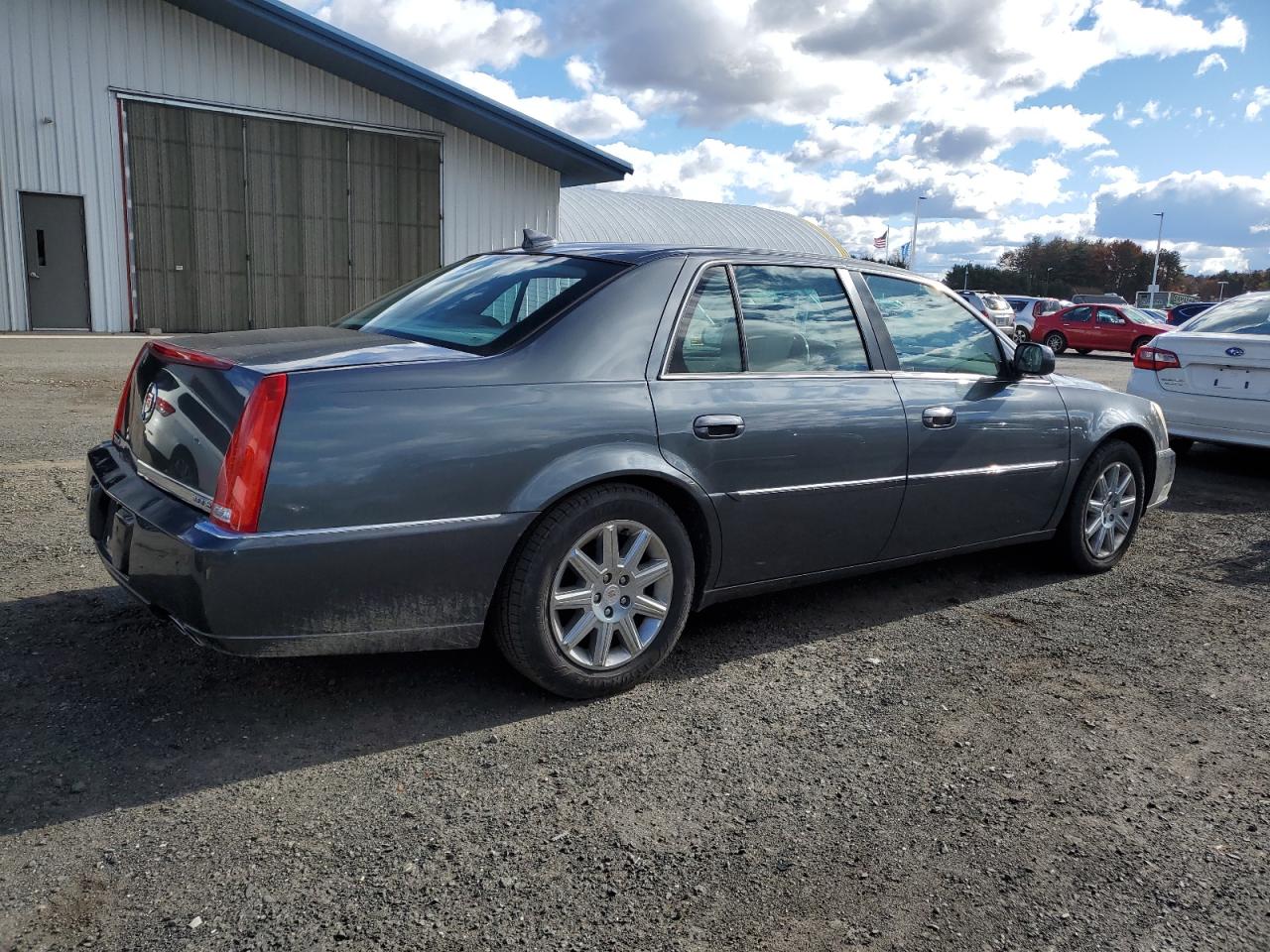 Cadillac DTS Premium Collection Image 2