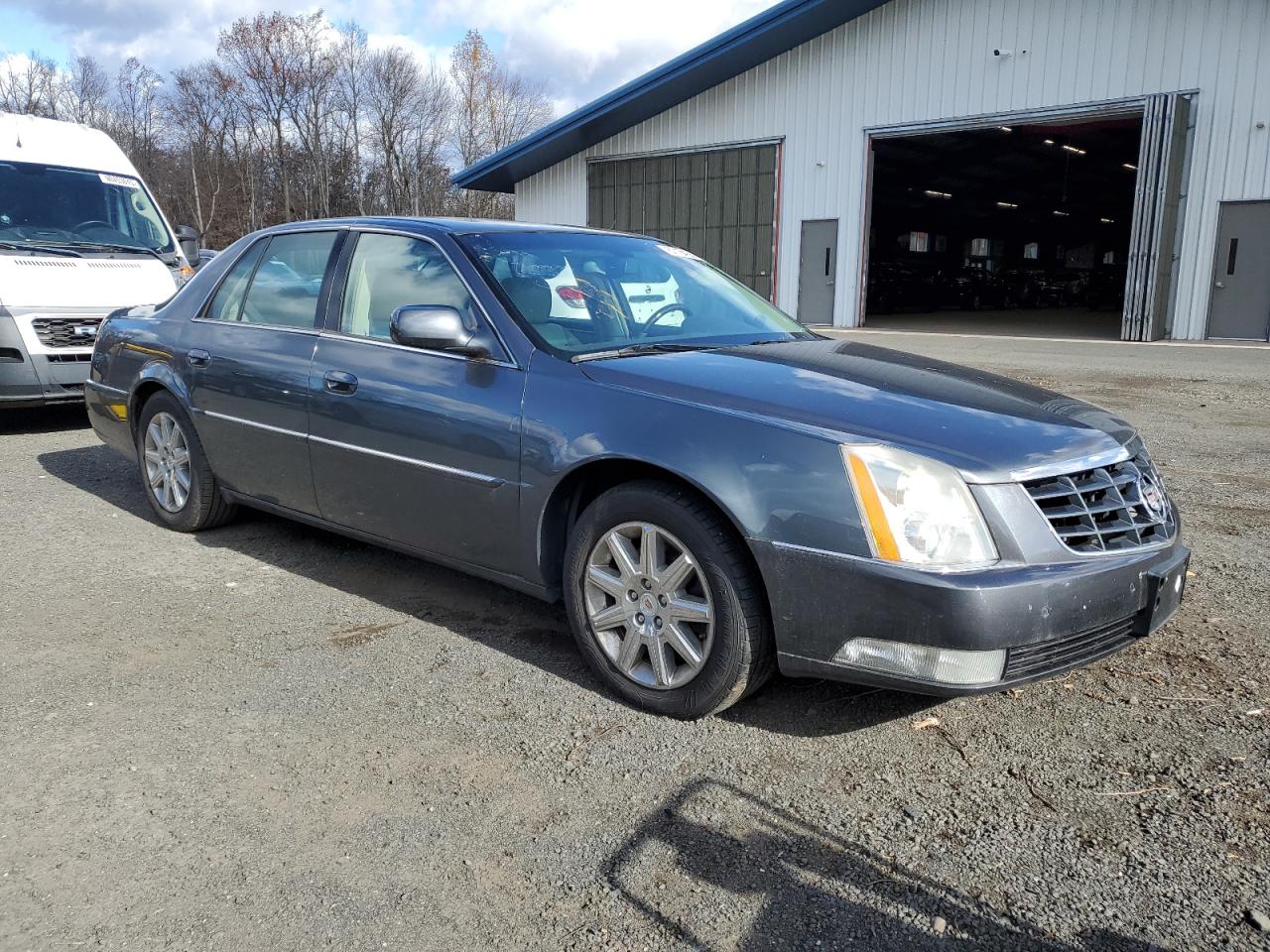 Cadillac DTS Premium Collection Image 3