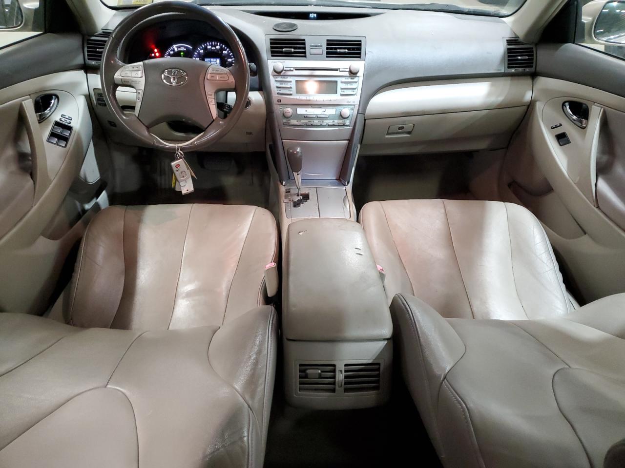 Toyota Camry Hybrid Image 4