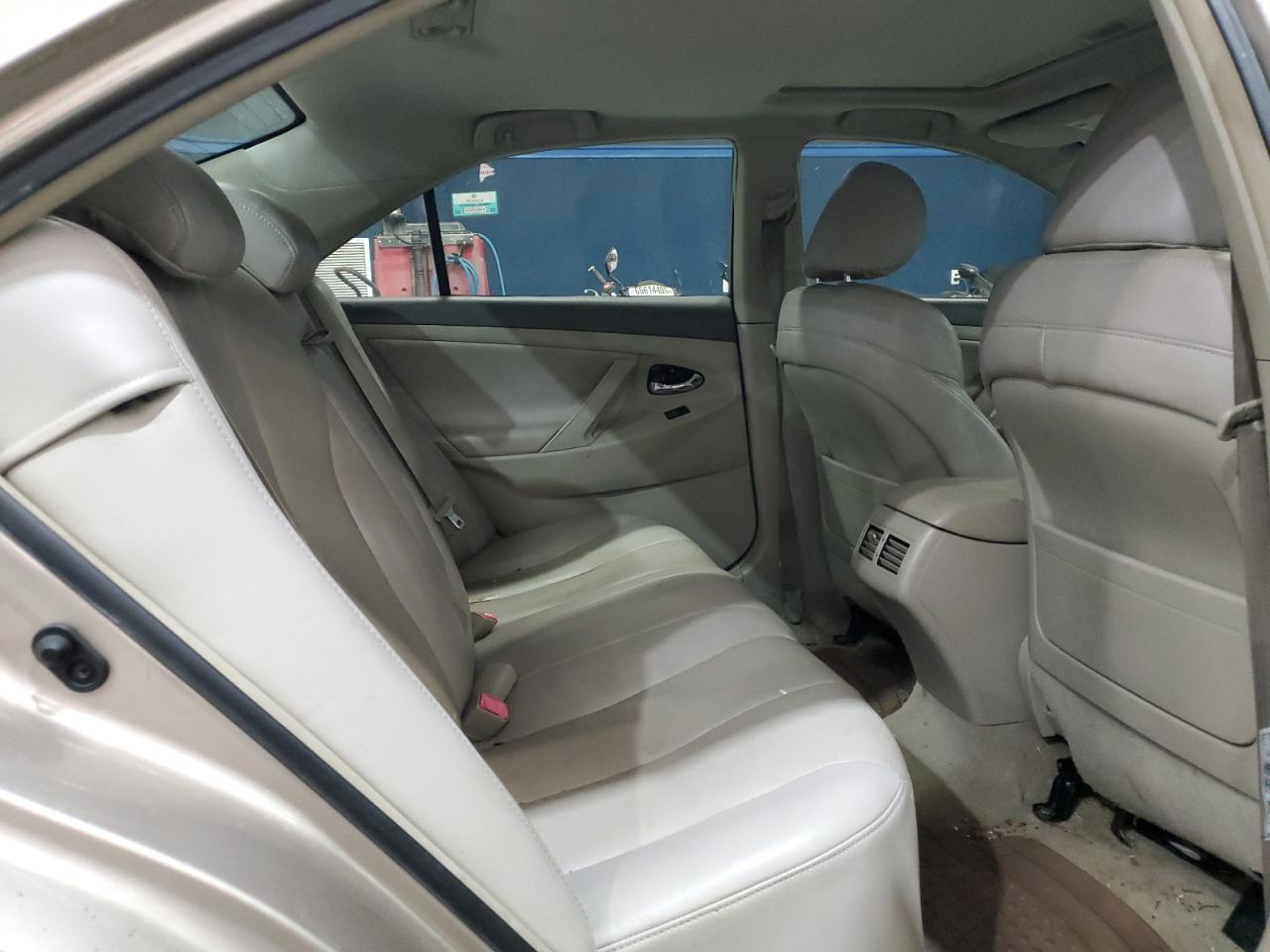 Toyota Camry Hybrid Image 9