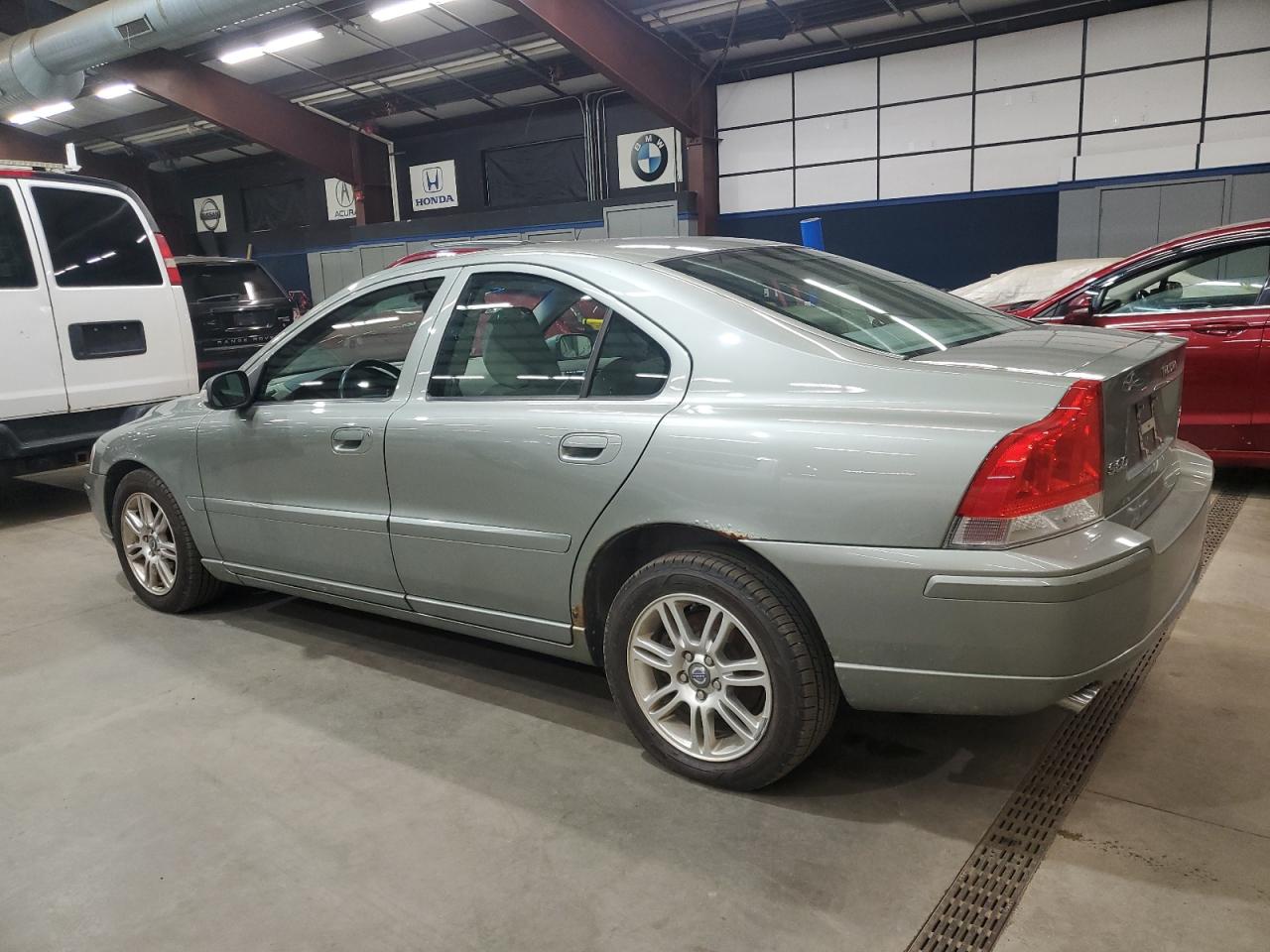 Volvo S60 2.5t Image 2