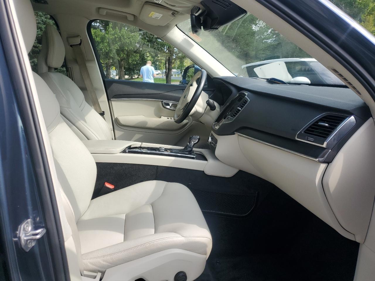 Volv XC90 T6 Momentum Image 8