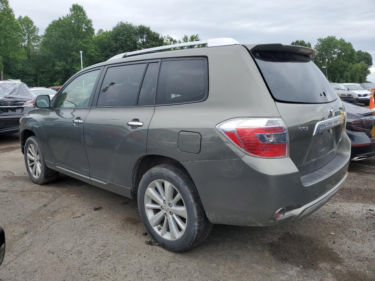 Toyota Highlander Hybrid Limited Image 3