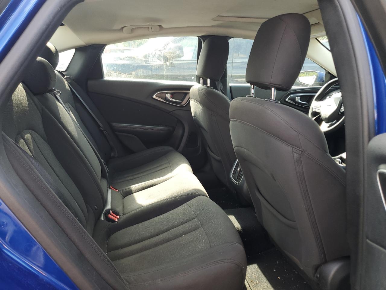 Chrysler 200 Limited Image 6