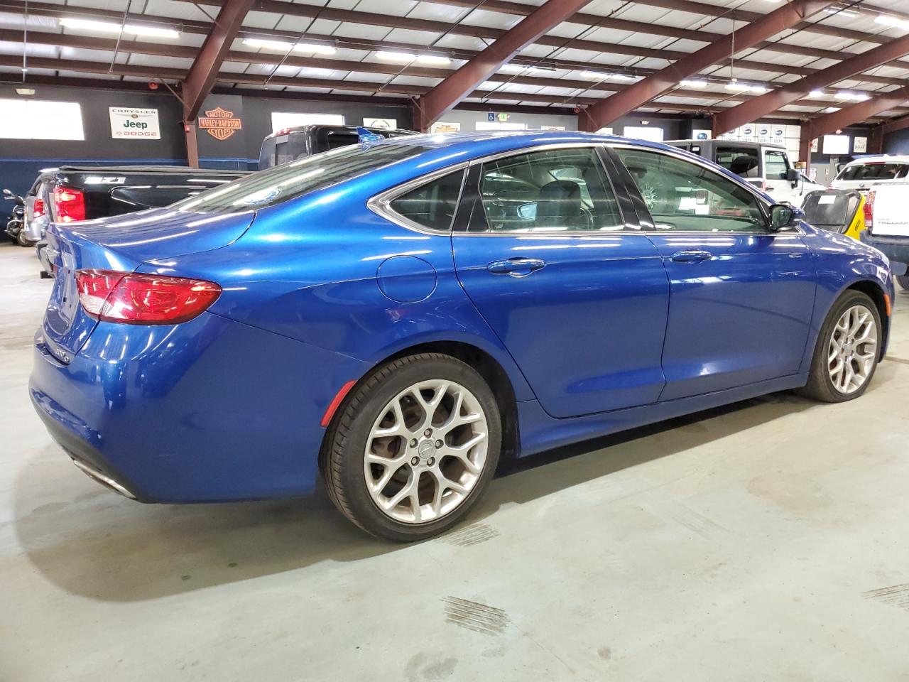 Chrysler 200 C Image 4