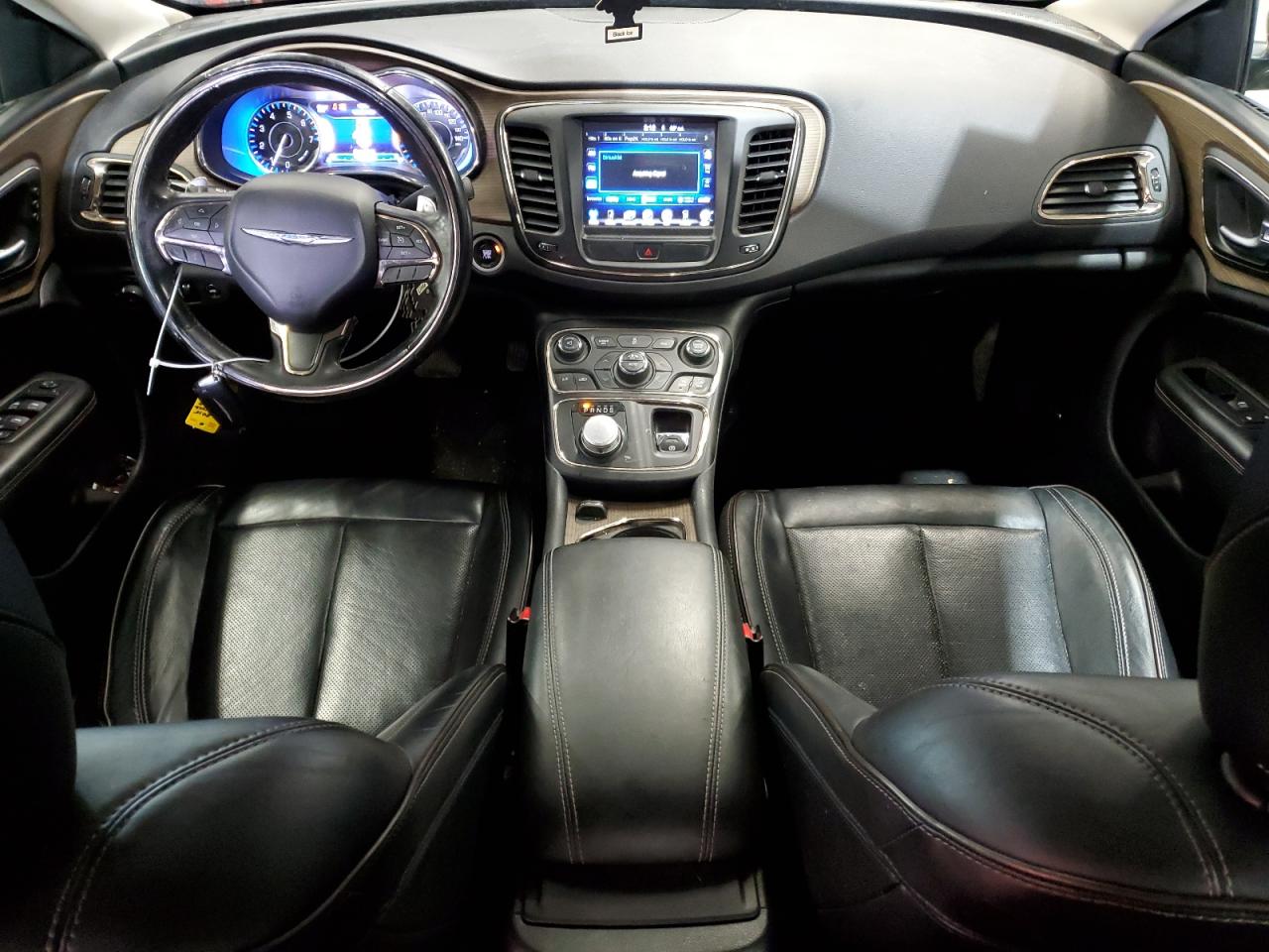 Chrysler 200 C Image 8