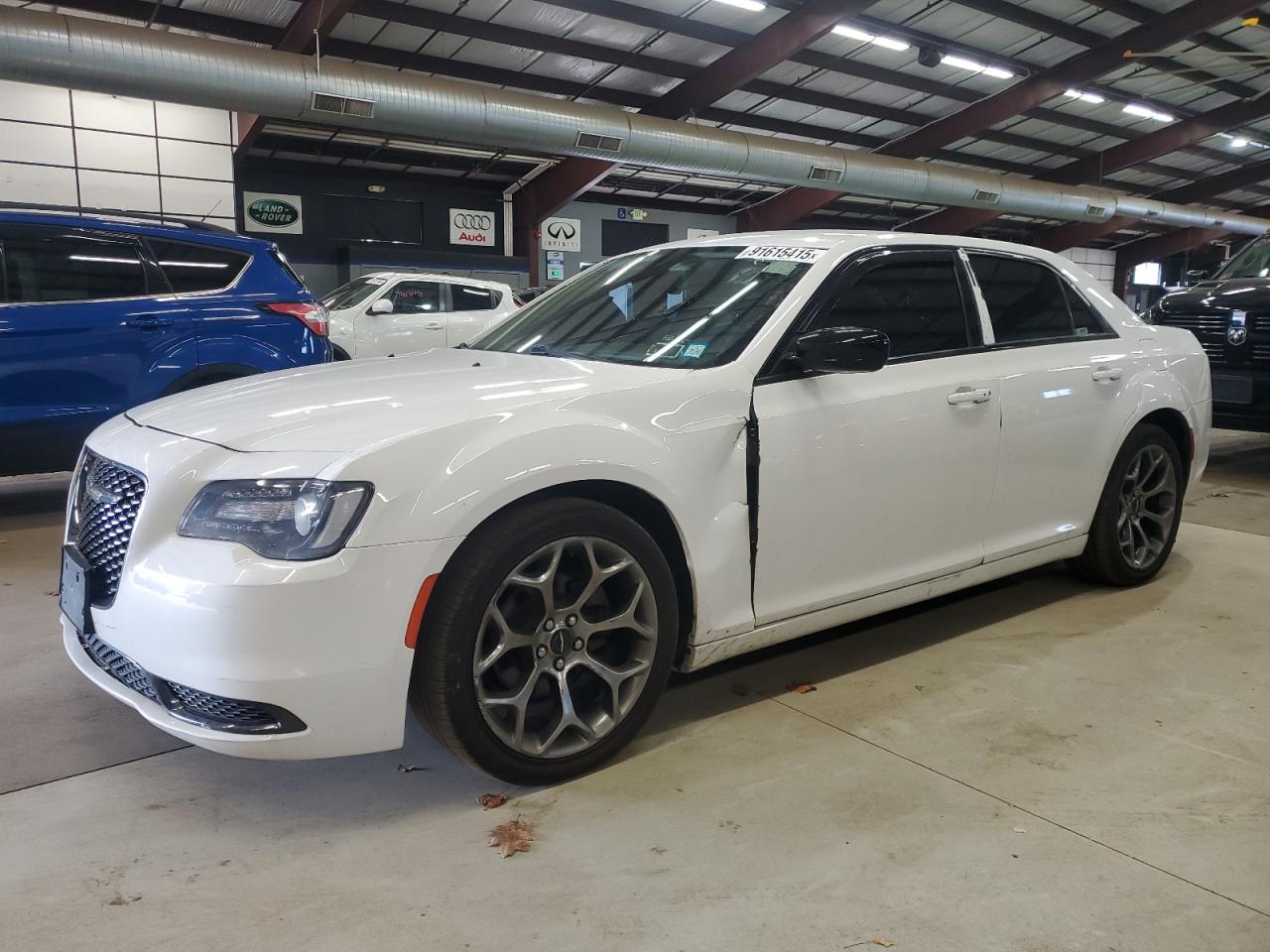 Chrysler 300 Touring Image 1
