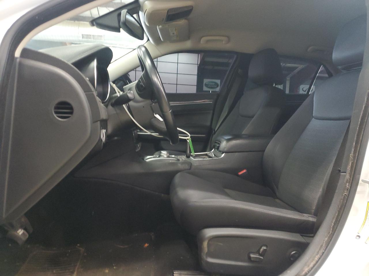 Chrysler 300 Touring Image 8