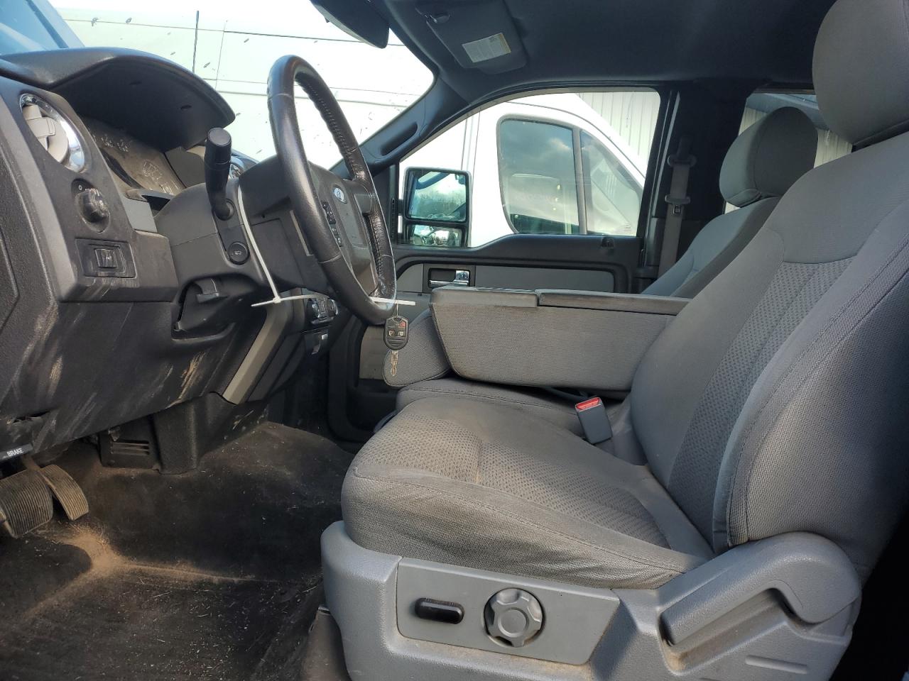 Ford F-150 Super Cab Image 2