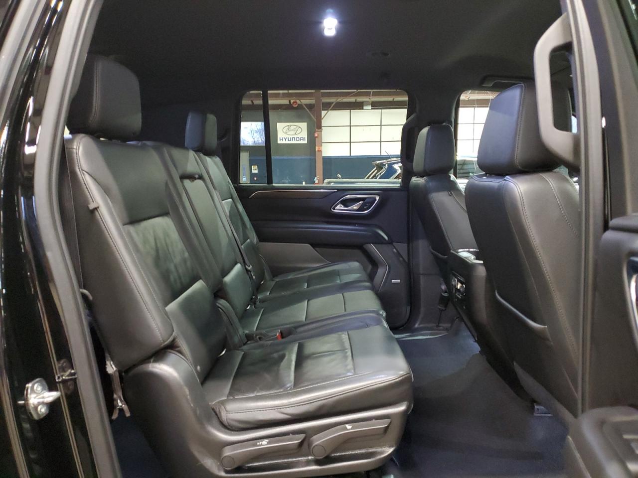 Chevrolet Suburban K1500 Lt Image 6