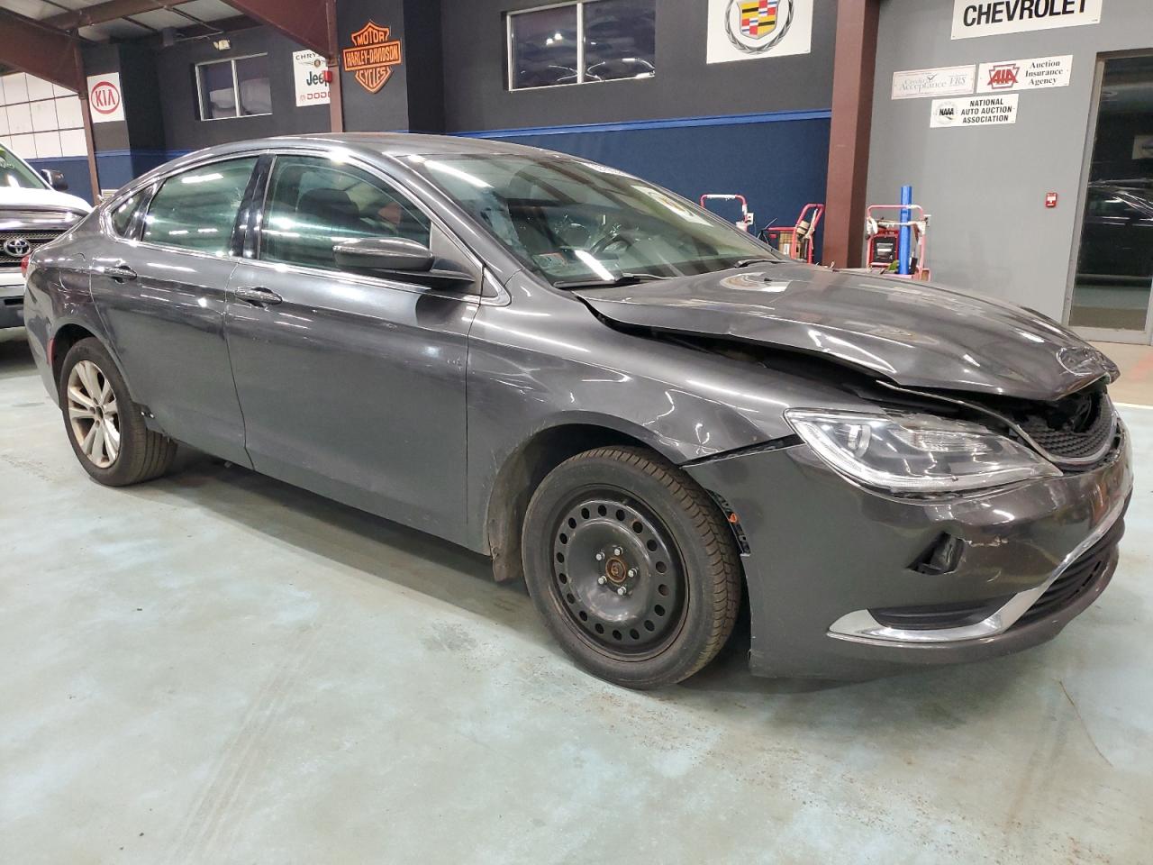 Chrysler 200 Limited Image 8