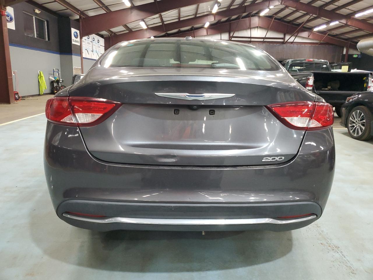 Chrysler 200 Limited Image 3