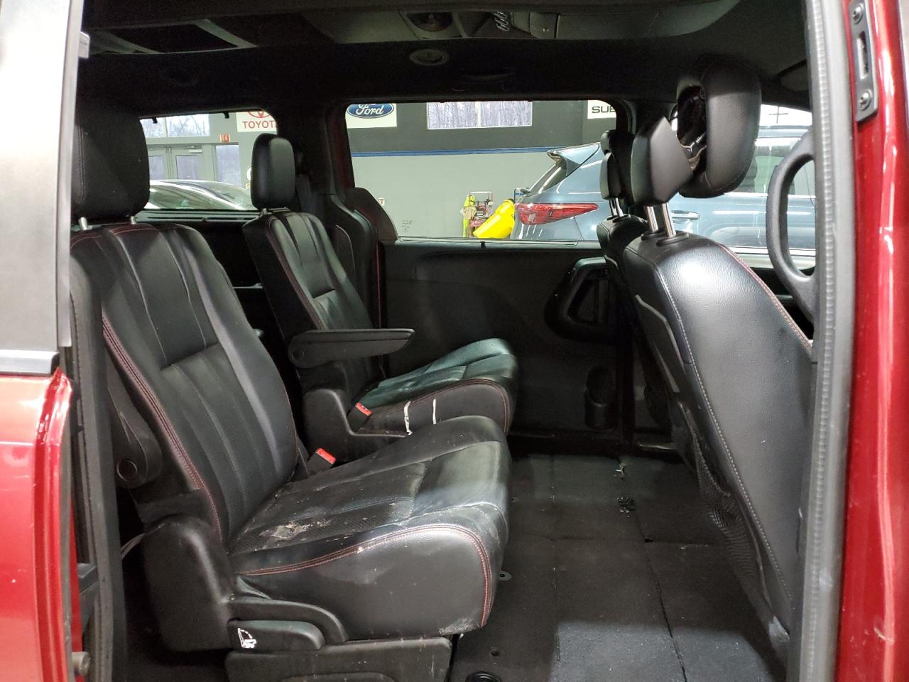 Dodge Caravan R/t Image 9