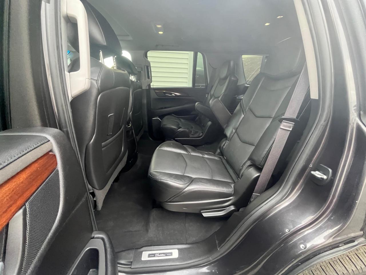 Cadillac Escalade Luxury Image 5