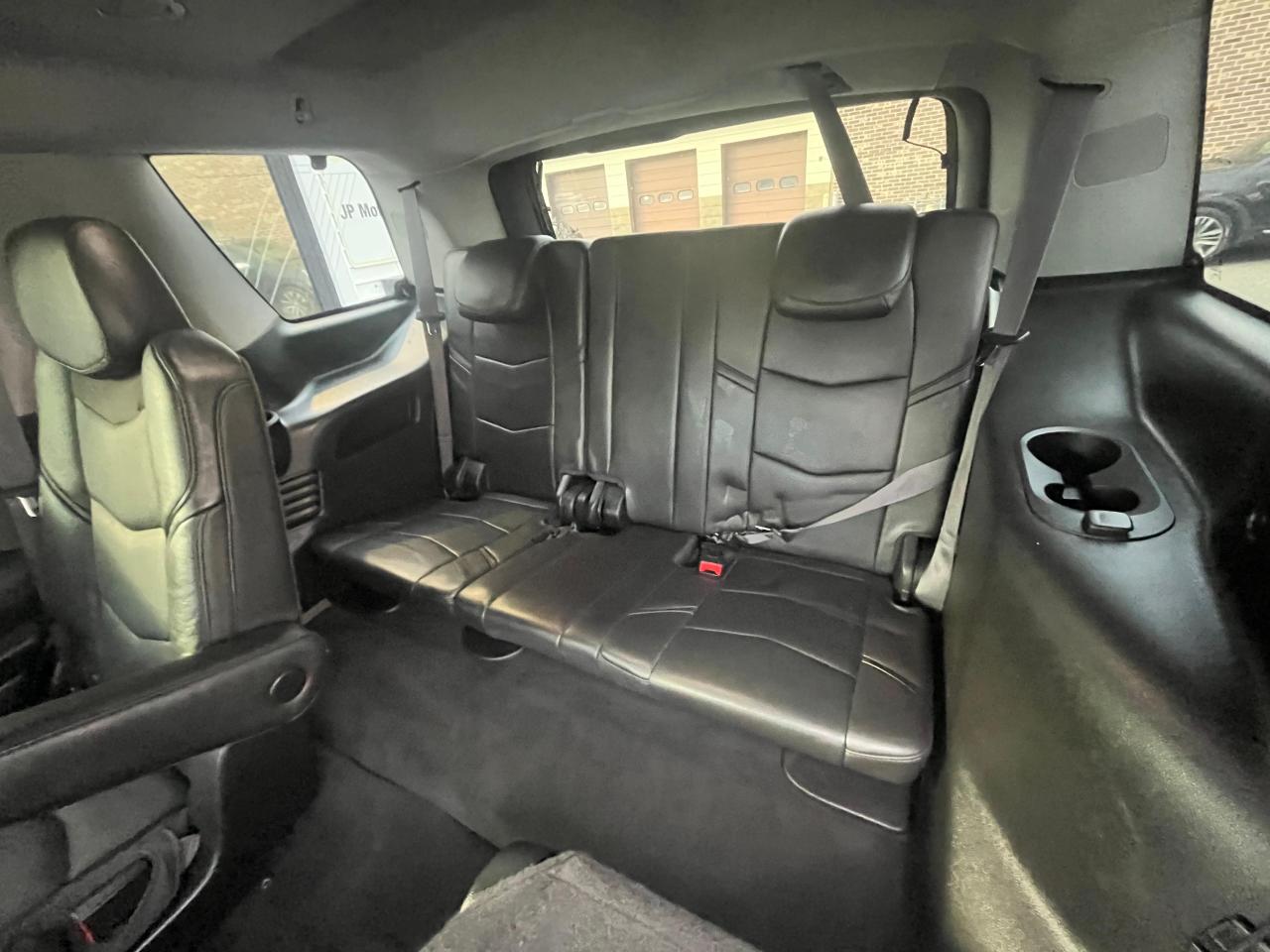 Cadillac Escalade Luxury Image 6